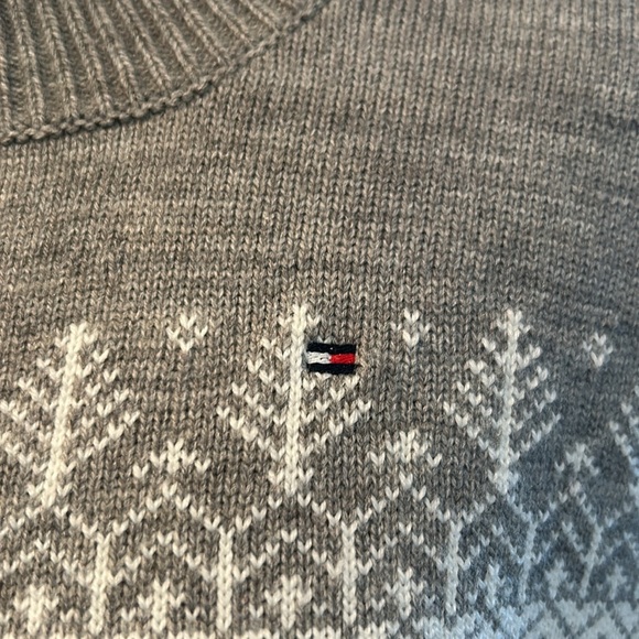 Tommy Hilfiger Fair Isle Drip Shoulder Winter Holiday Sweater - Picture 2 of 6